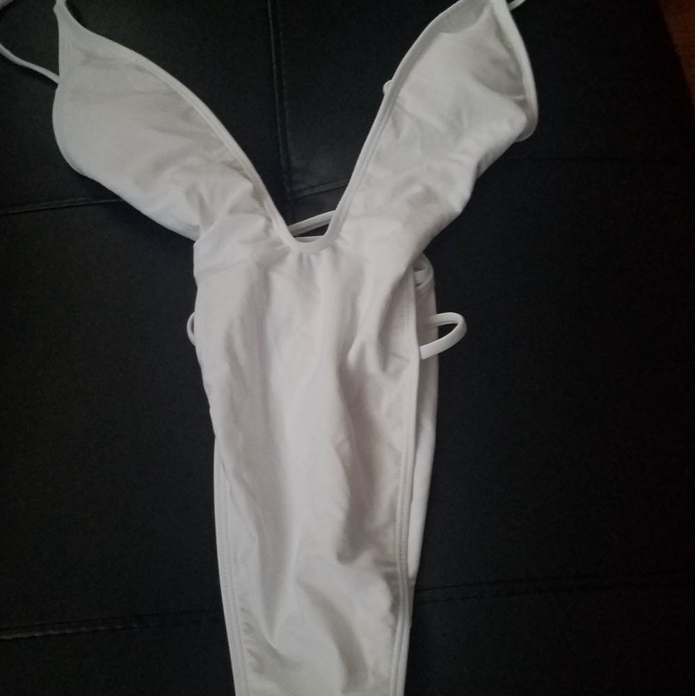 Women 1-piece bathing suit size Small